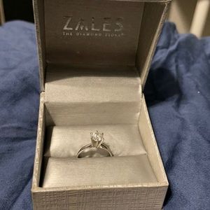 Zales round solitaire ring and box